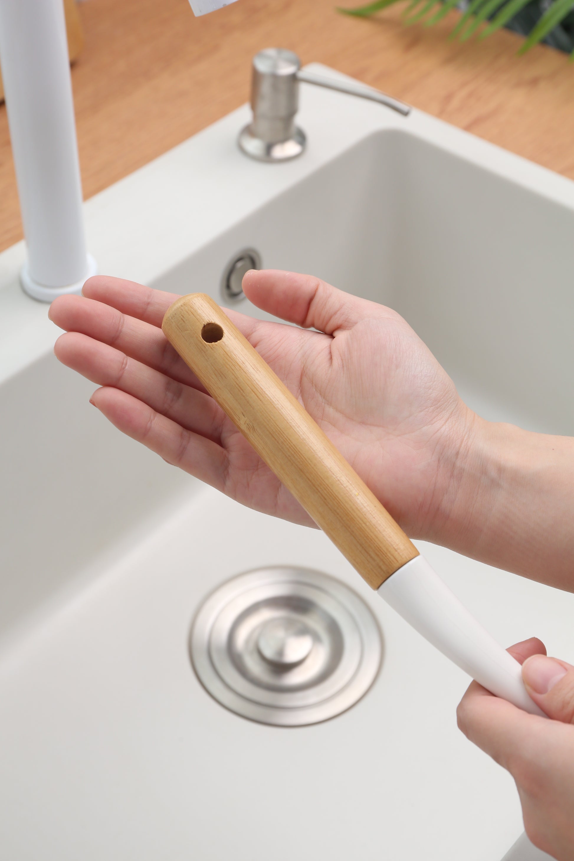 TPR Silicon Dish Cleaning Brush with Bamboo Handle Dish Scrubber