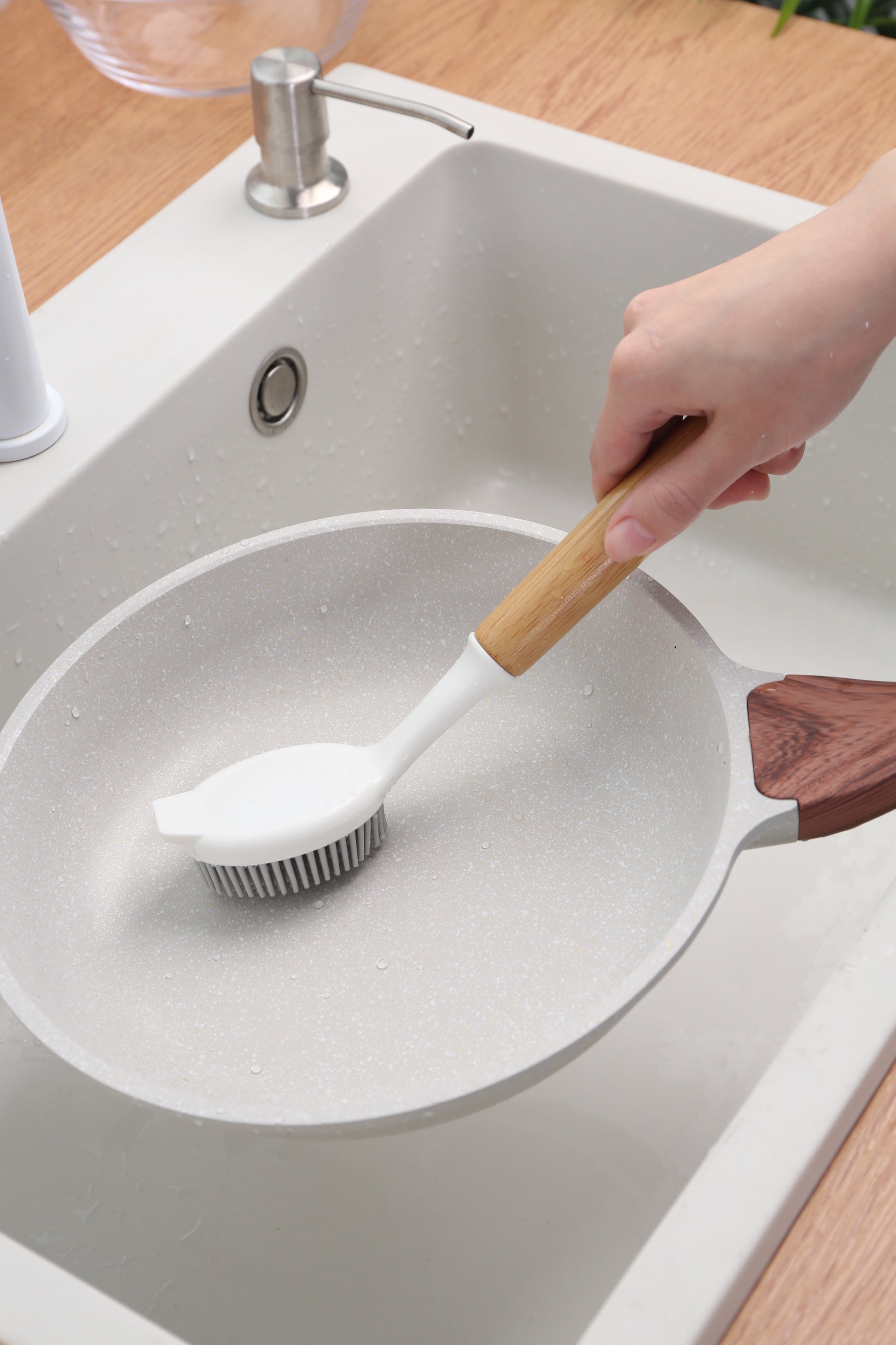 TPR Silicon Dish Cleaning Brush with Bamboo Handle Dish Scrubber